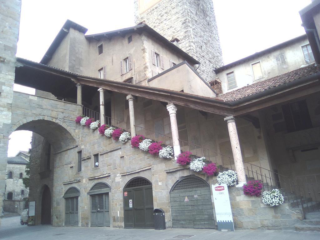 1929 Castle Guest Hotel Бергамо Екстериор снимка